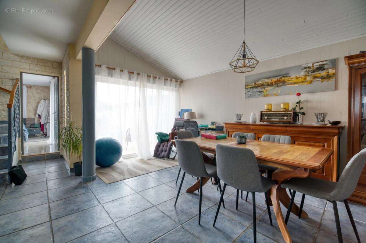 Maison de 6 pièces de 220 m² à Cugnaux - photo 2