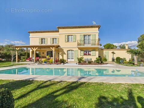 Maison à VALBONNE