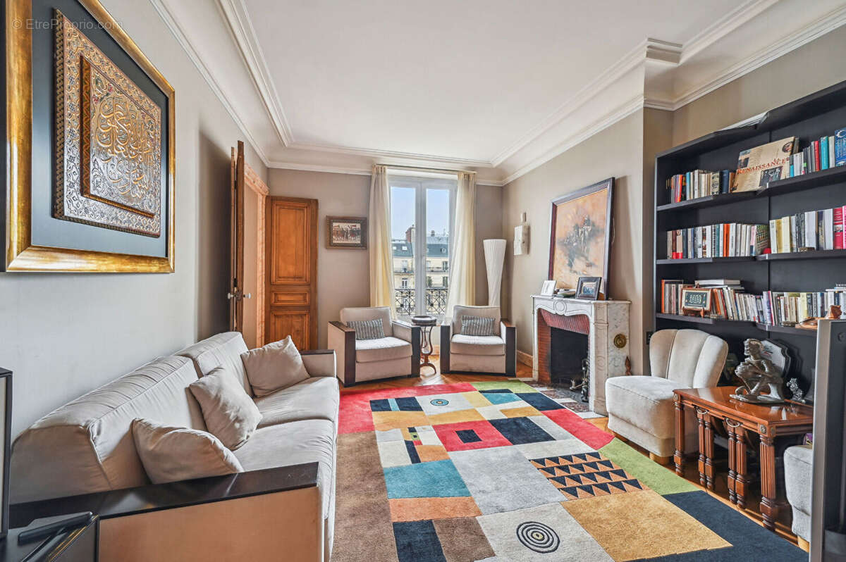 Appartement à PARIS-16E