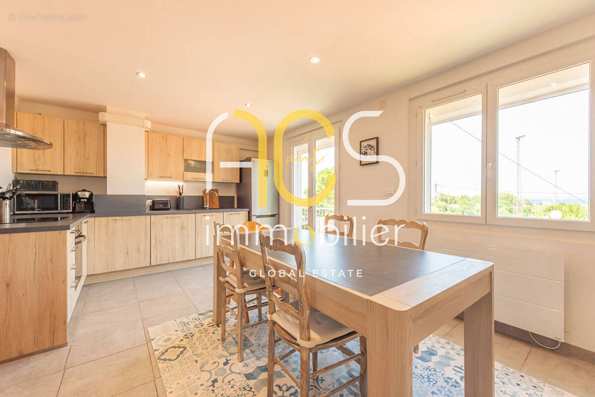 Appartement à CHATEAUNEUF-LES-MARTIGUES