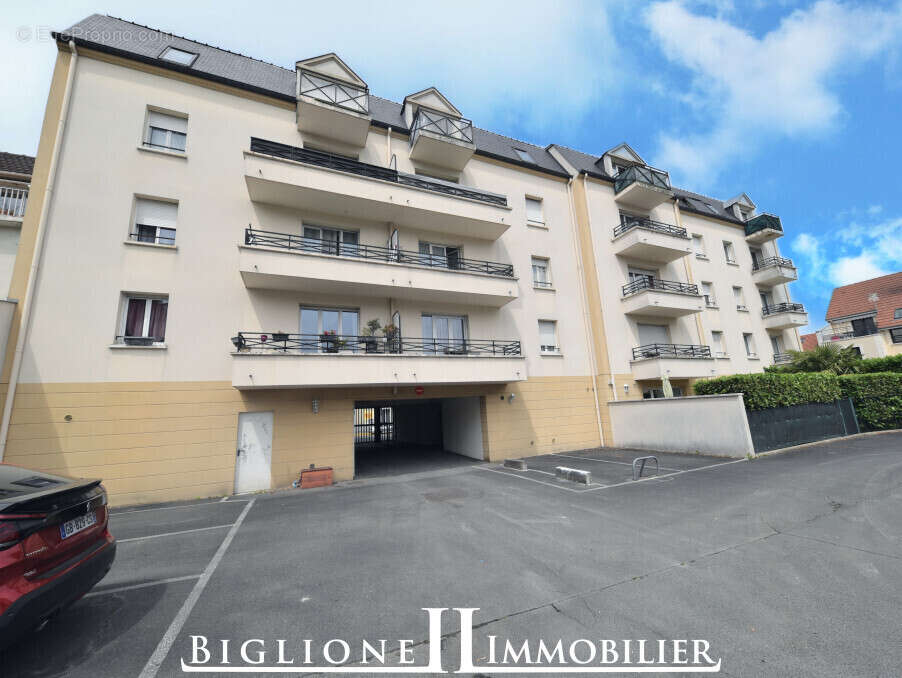 Appartement à VAUJOURS