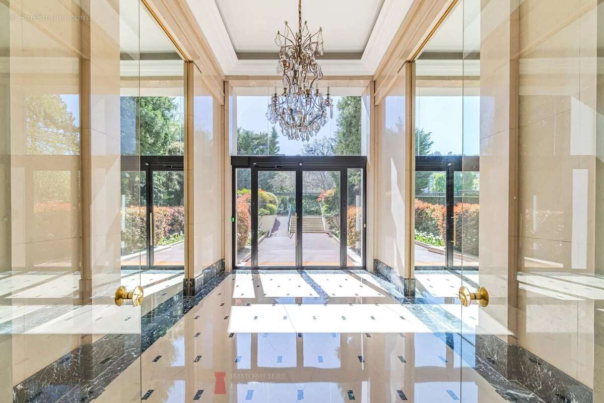 Appartement à PARIS-16E