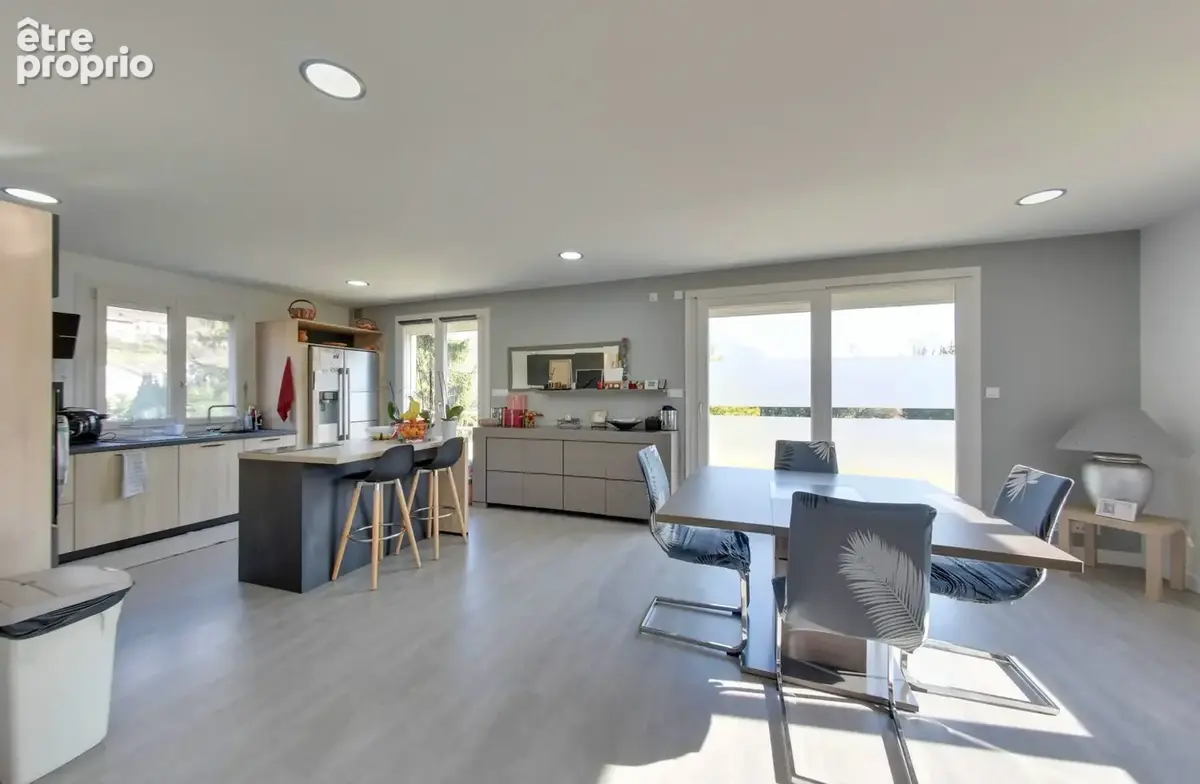 Maison 8 pièces 228 m² à vendre à Fontanil-Cornillon (38120) - photo 2