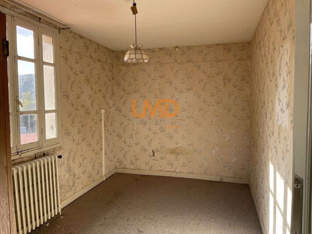 Maison à DECAZEVILLE