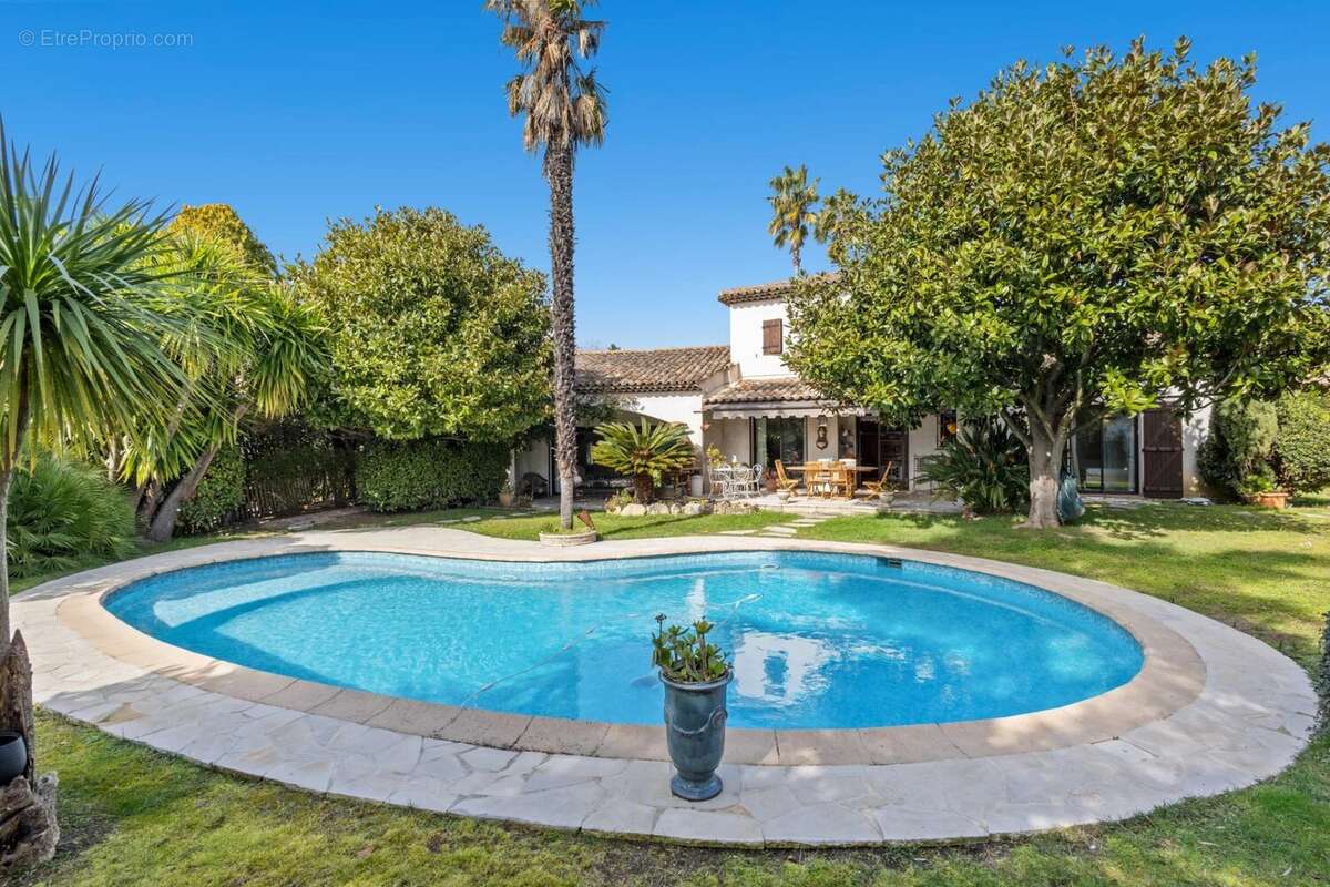 Maison à MOUGINS