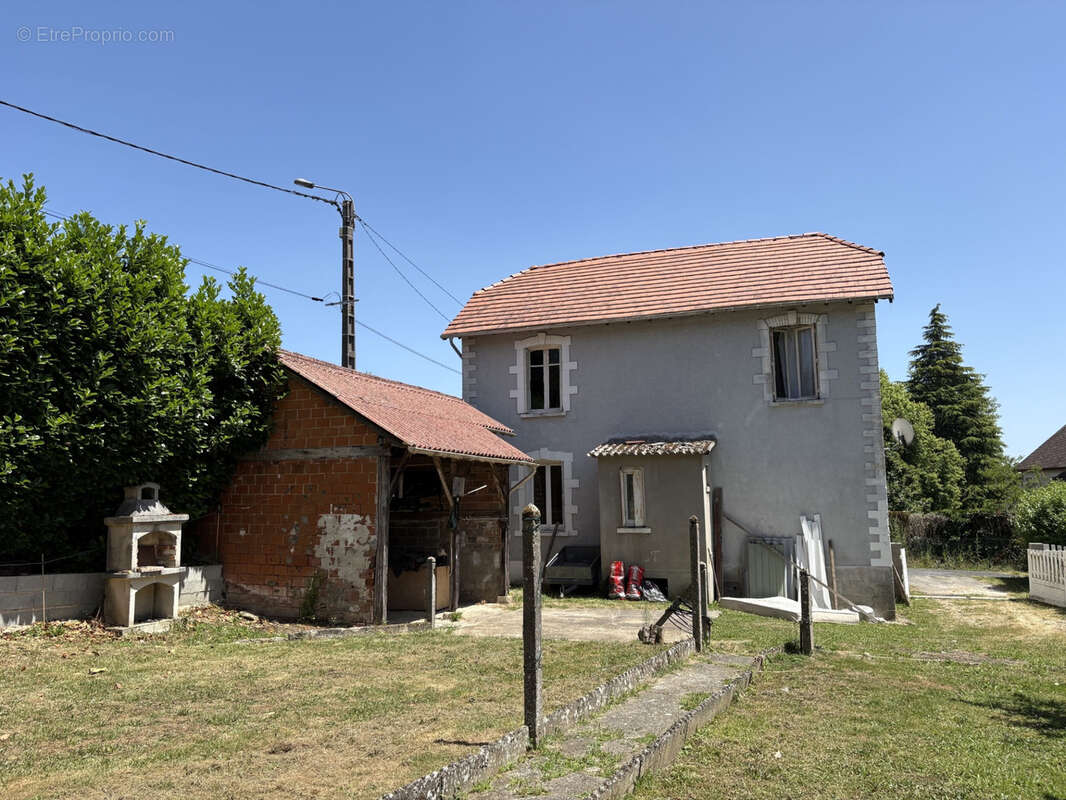 Maison à COUSSAC-BONNEVAL