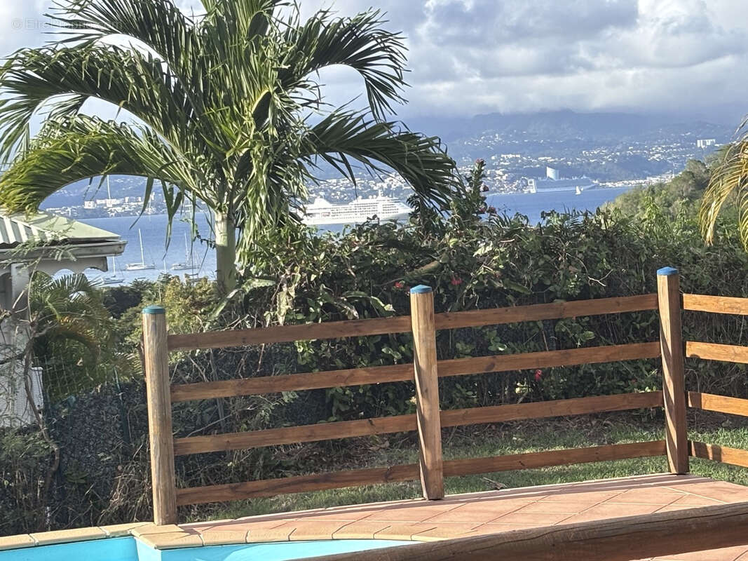 Maison à LES TROIS-ILETS