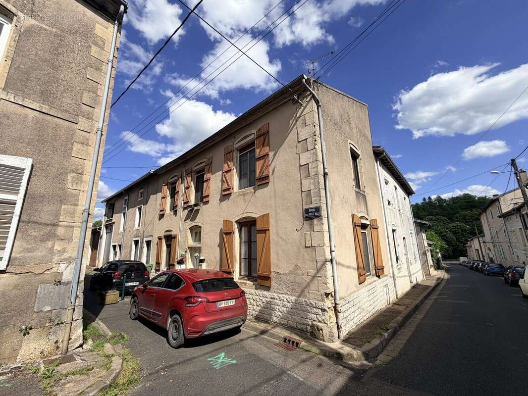 Maison à THIAUCOURT-REGNIEVILLE