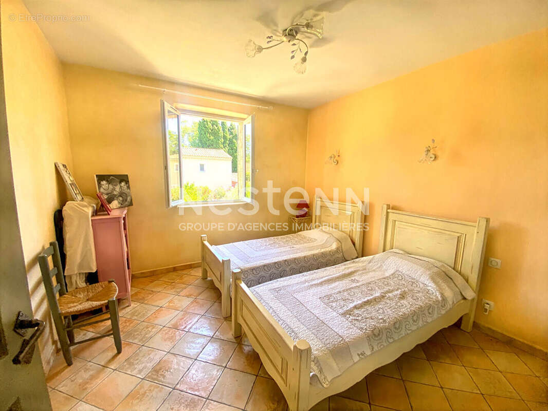 Maison récente de 147 m² avec 3 chambres, garage de 67 m² et terrain de 1 600 m² à Saint-Rémy-de-Provence - photo 6