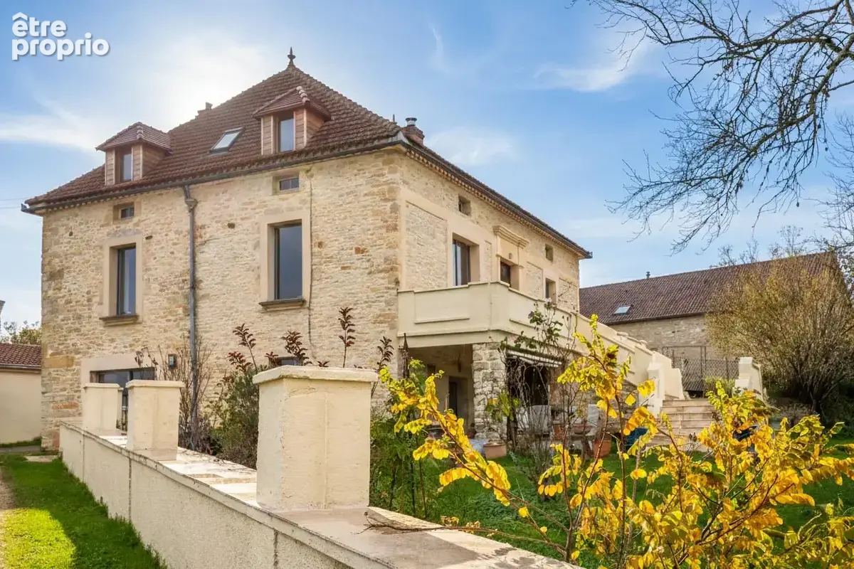 Chef-d'œuvre en pierre d'époque dans un charmant village du sud-ouest de la France - photo 4