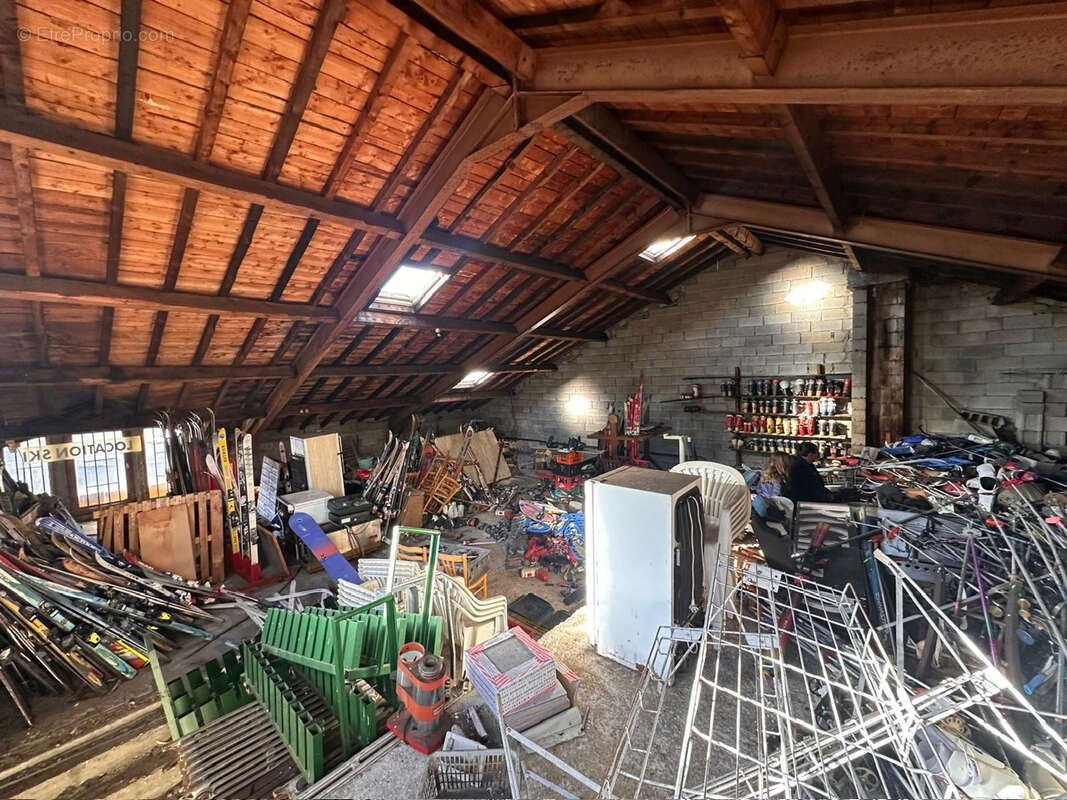 Commerce à PRADES-D'AUBRAC