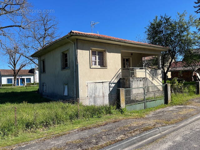 Maison à SAINTE-MAURE-DE-PEYRIAC