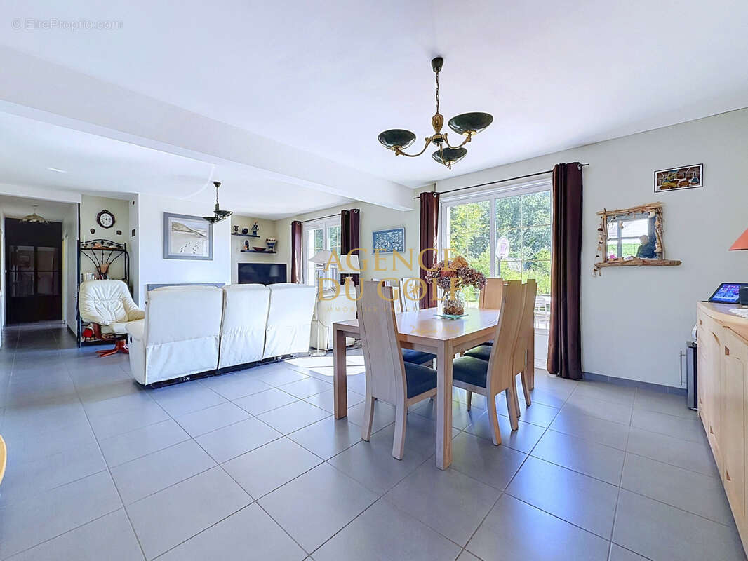 Maison familiale de 334 m2   Vie de plain-pied, dépendance et double garage. Cucq - photo 5