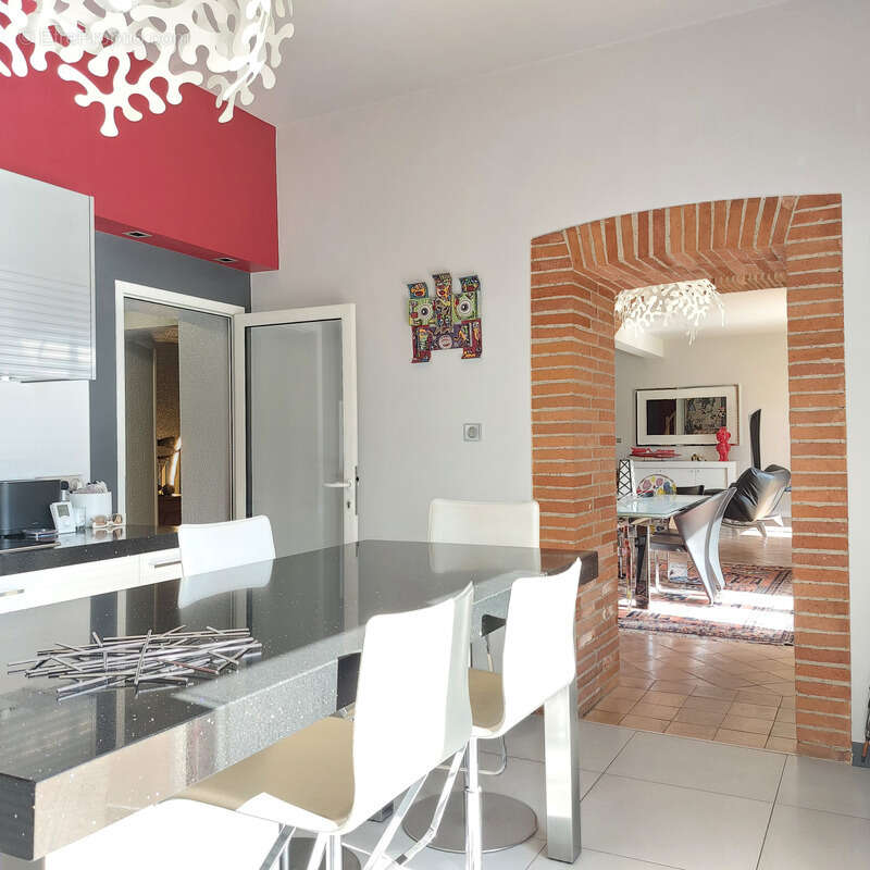 Maison à vendre 13 pièces MONTAUBAN (82), salle de reception, parking, bureaux, cave, dépendances,  parc de 8000m2, 2 entrées in - photo 9