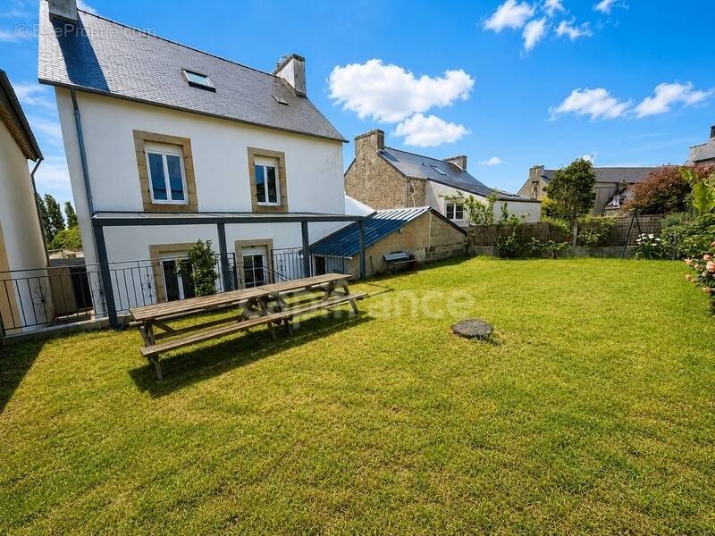 Maison à PLOMODIERN