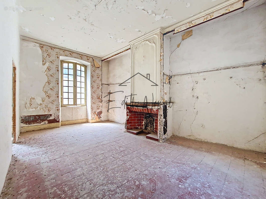 Ensemble immobilier à réhabiliter - Opportunité investisseurs - Centre-ville de Millau - photo 4