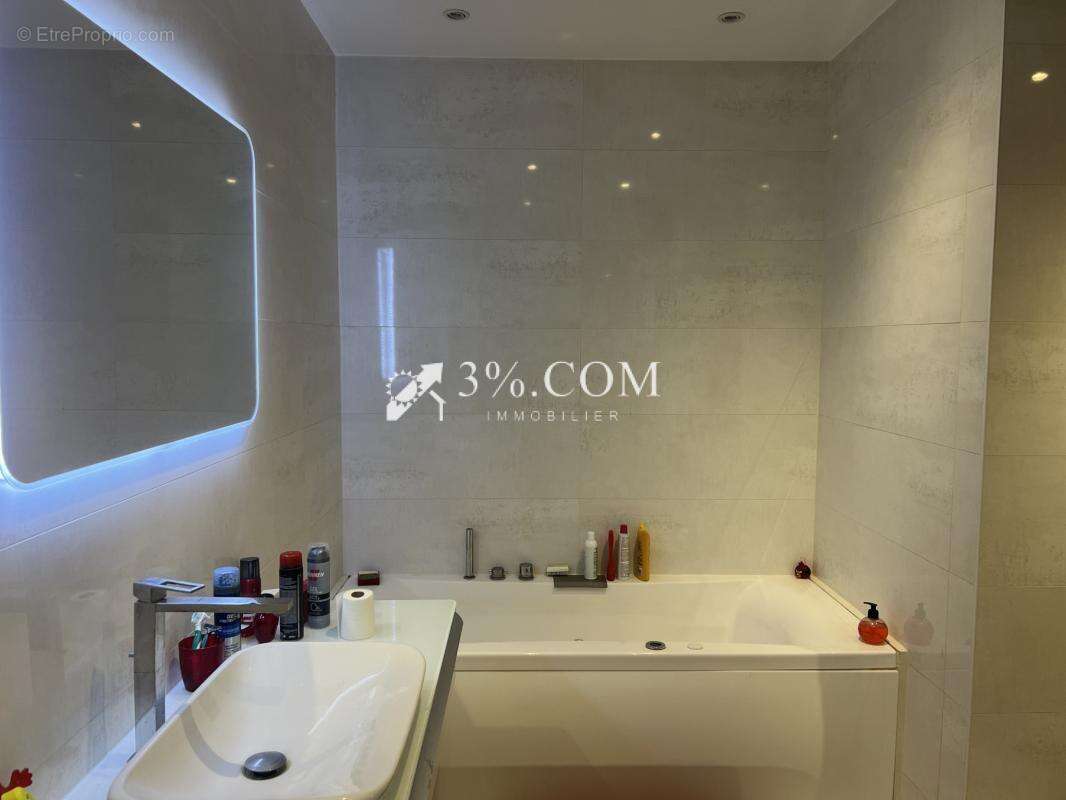 3%. com immobilier à  poitiers - photo 20