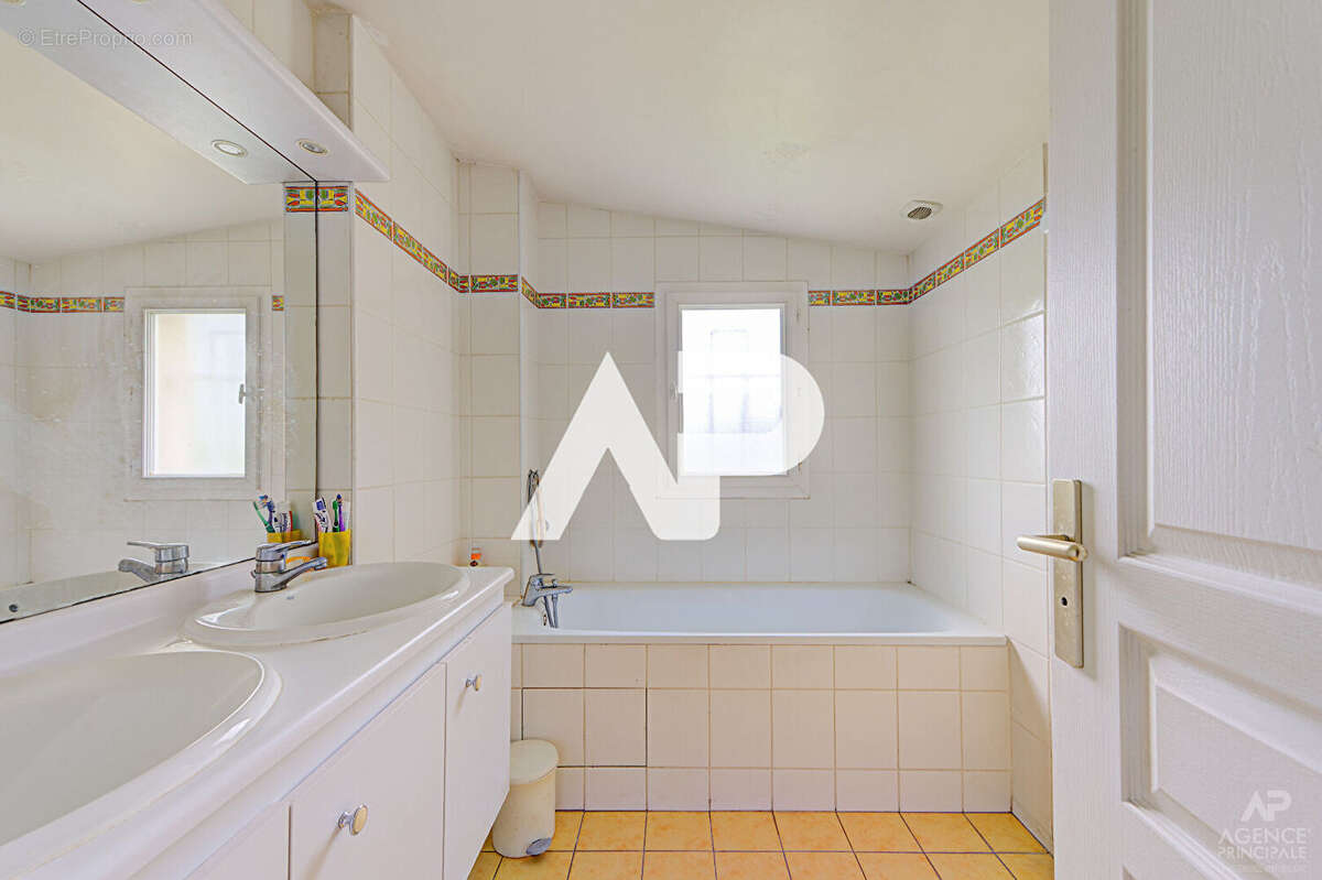 Maison Rueil Malmaison 6 pièce(s) 127m2 - photo 13
