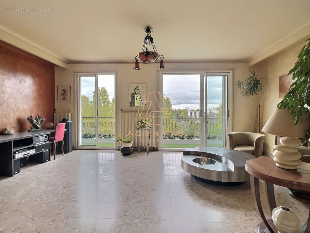 Appartement à SAINT-MAUR-DES-FOSSES