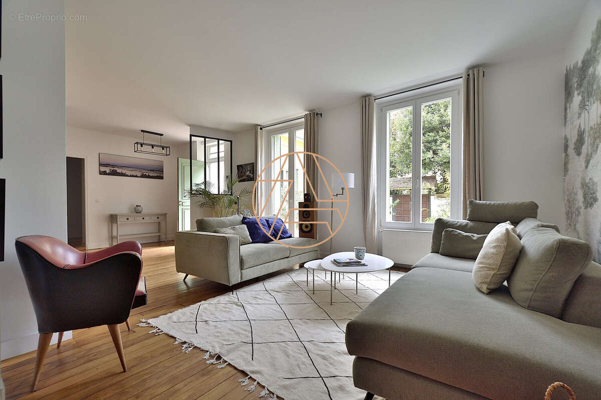 Maison à SAINT-MAUR-DES-FOSSES