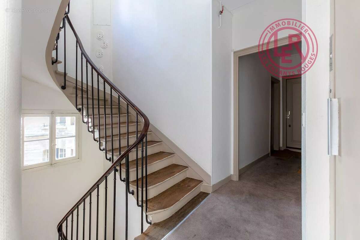 Paris 6ème -  Saint-Germain-des-Prés - Rue de Buci - Studio avec ascenseur - photo 7