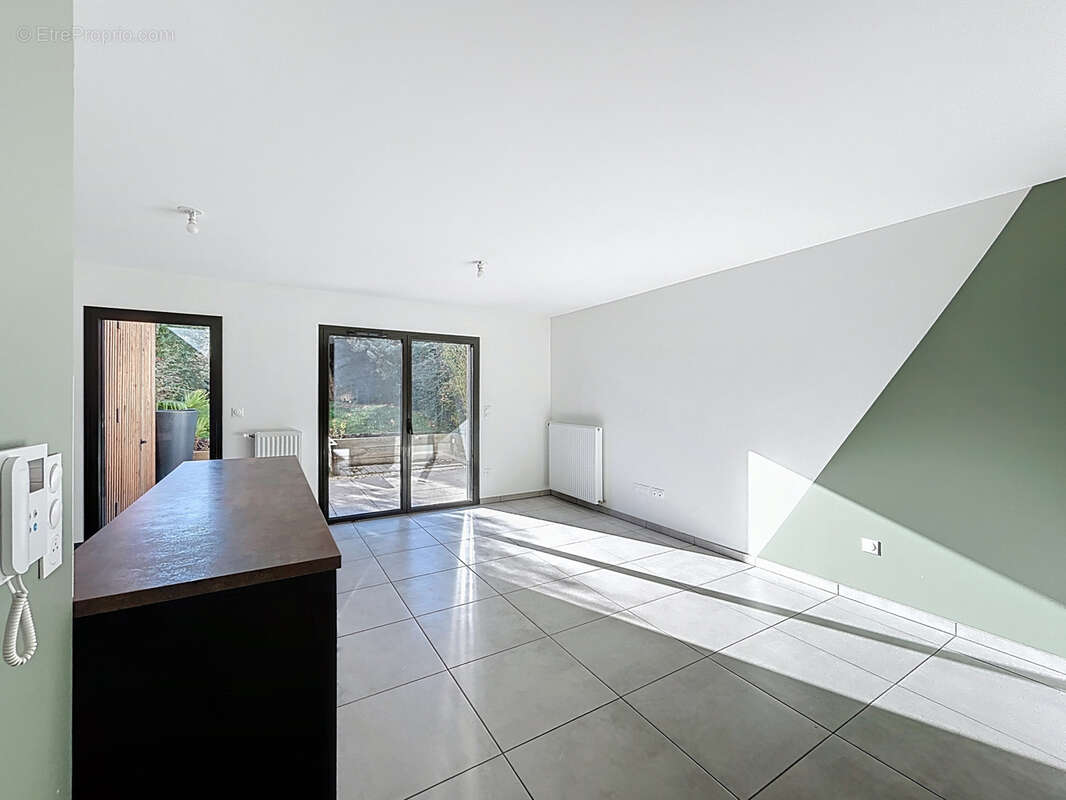 Appartement à MORNANT