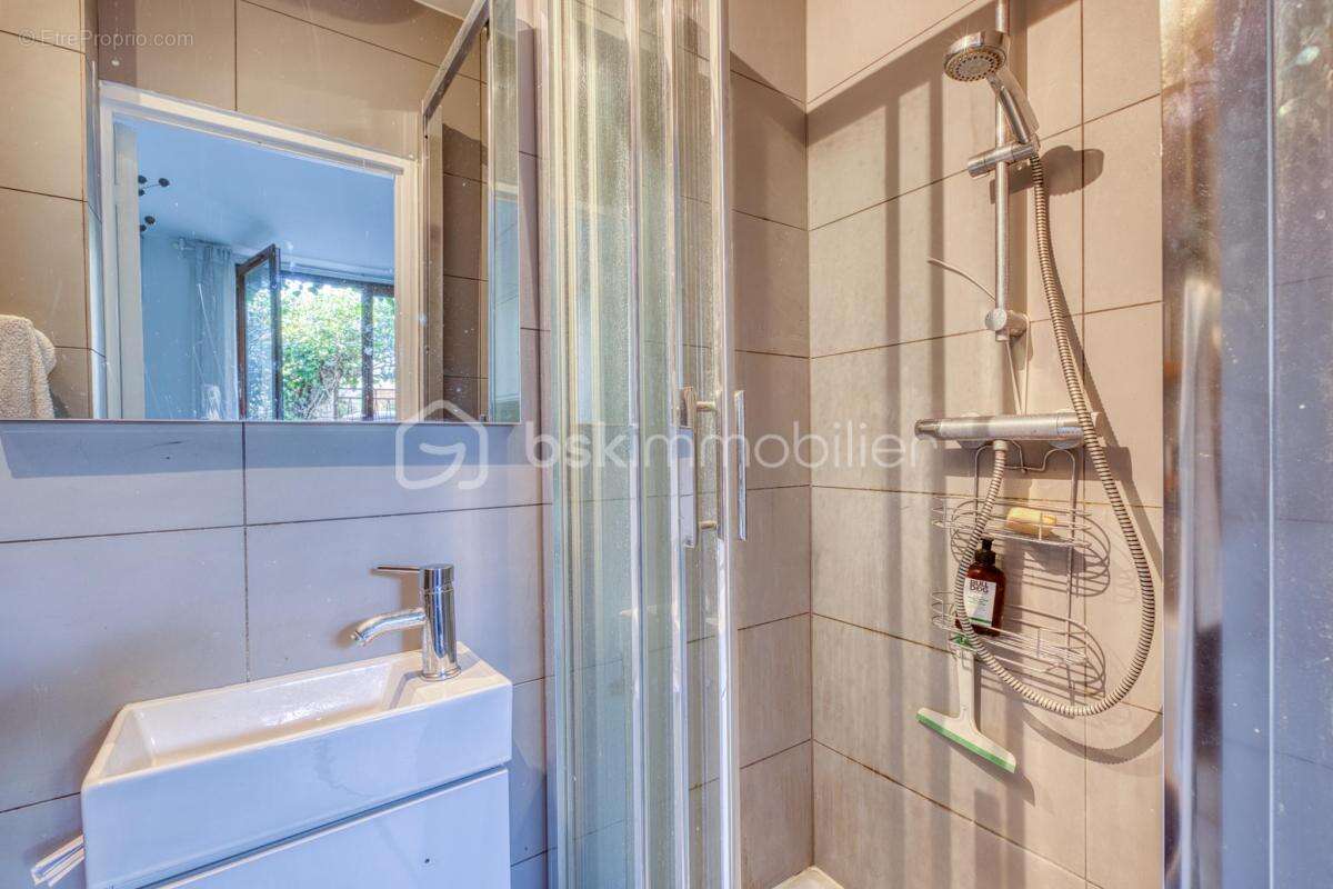 Maison de ville T5 (4 chambres) de 155 m2 - VILLA CHASSAGNOLLE - LES LILAS - photo 5
