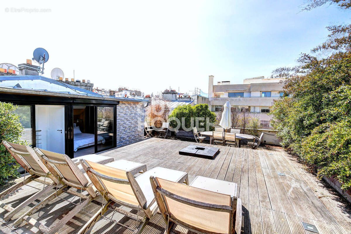 Appartement à PARIS-16E