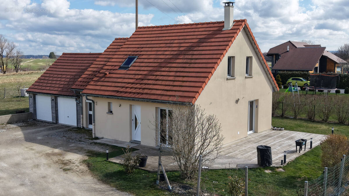 Maison à ESSERVAL-TARTRE
