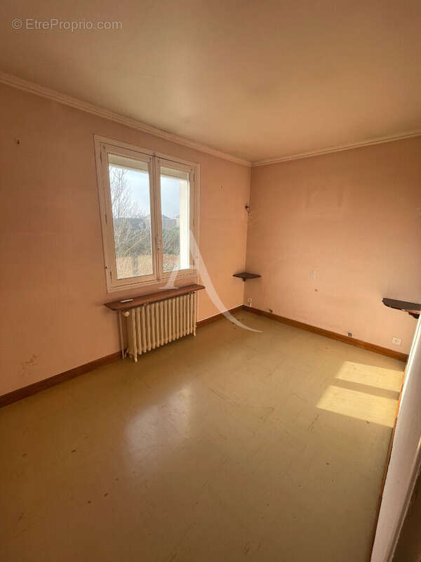 Maison à SAINT-JEAN-DE-BRAYE