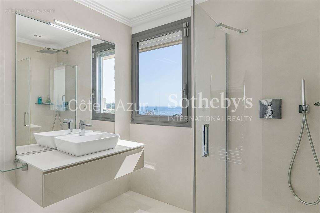 Antibes, penthouse rénové avec terrasse panoramique aux portes du Cap d’Antibes - photo 19