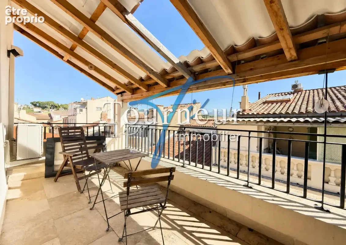 Sanary coeur de village a 20m du port ! 2 beaux studio renoves grande terrasse apercu mer - photo 5