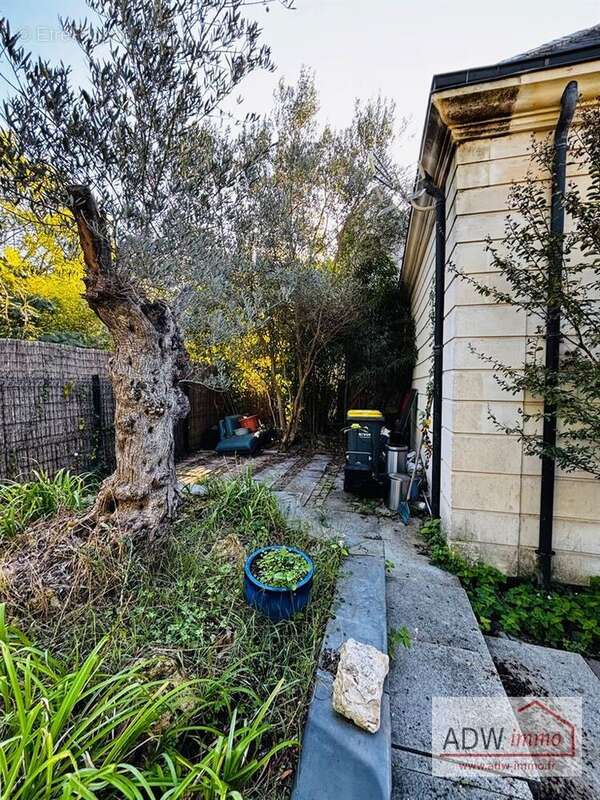 Maison à MANDRES-LES-ROSES