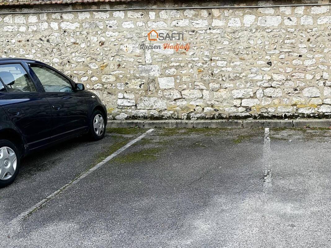 Photo 1 - Parking à VERNON
