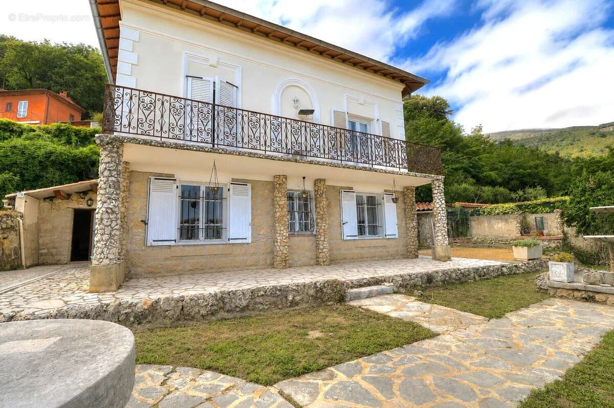 Maison à TOURRETTES-SUR-LOUP
