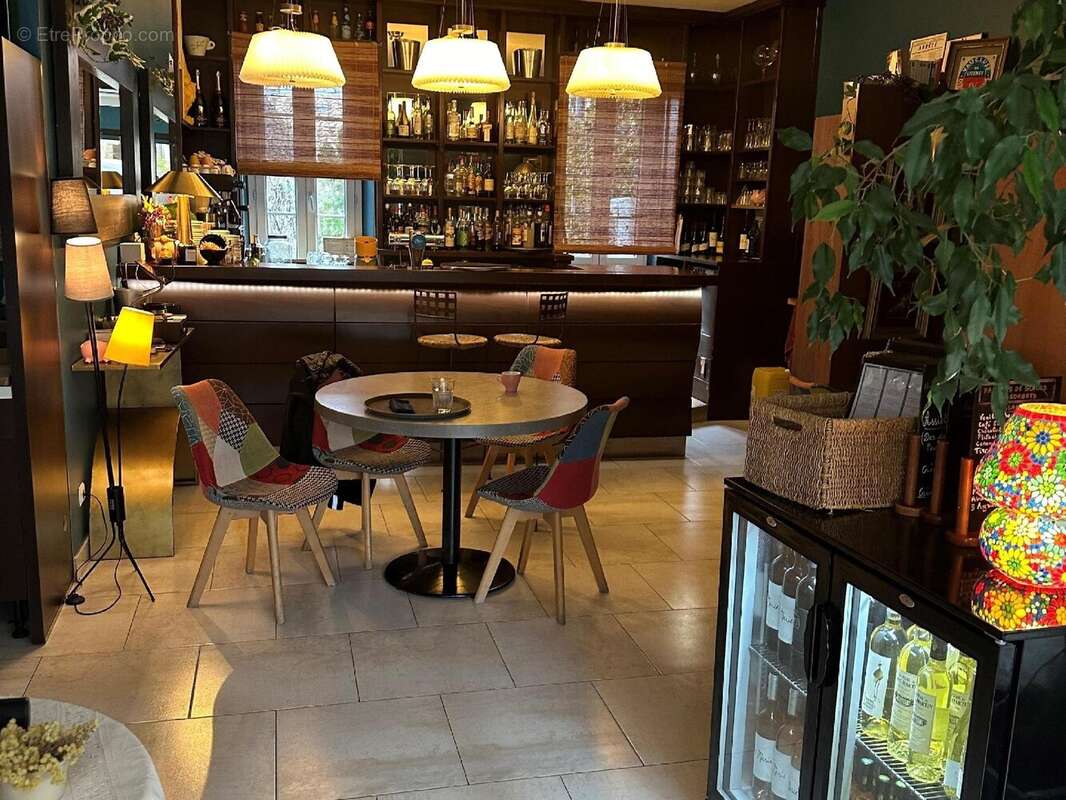 Commerce à BONNIEUX