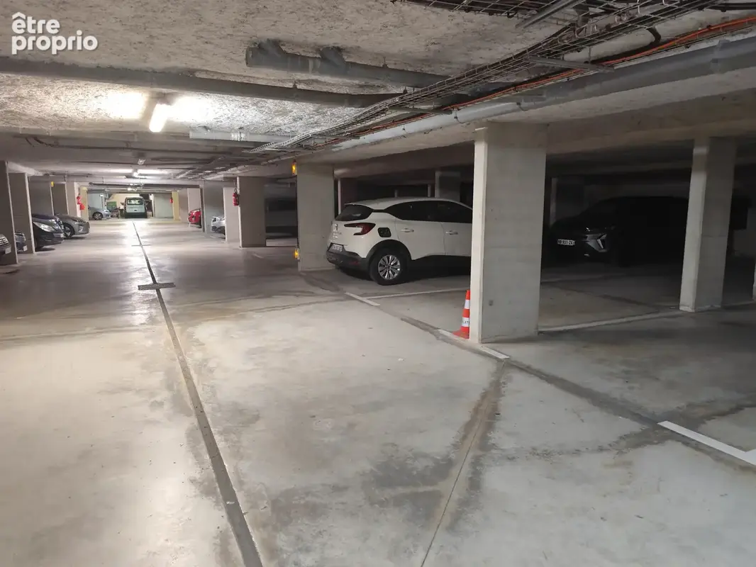 T3 moderne Fréjus avec terrasse et double parking dans résidence sécurisée avec espaces verts - photo 10