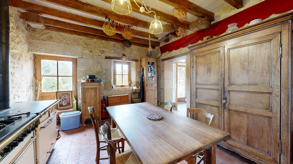 Maison à SAINT-AUBIN-LE-MONIAL