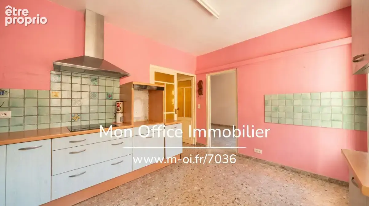 Référence : 7036-CDI. - Grande maison de ville avec cour intérieure et fort potentiel - photo 7