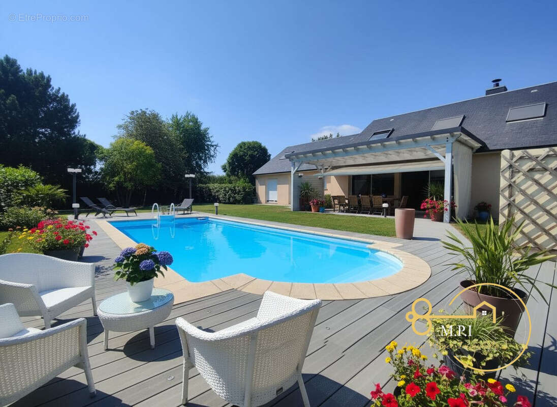 Maison 267 m² à Cerise  - photo 2