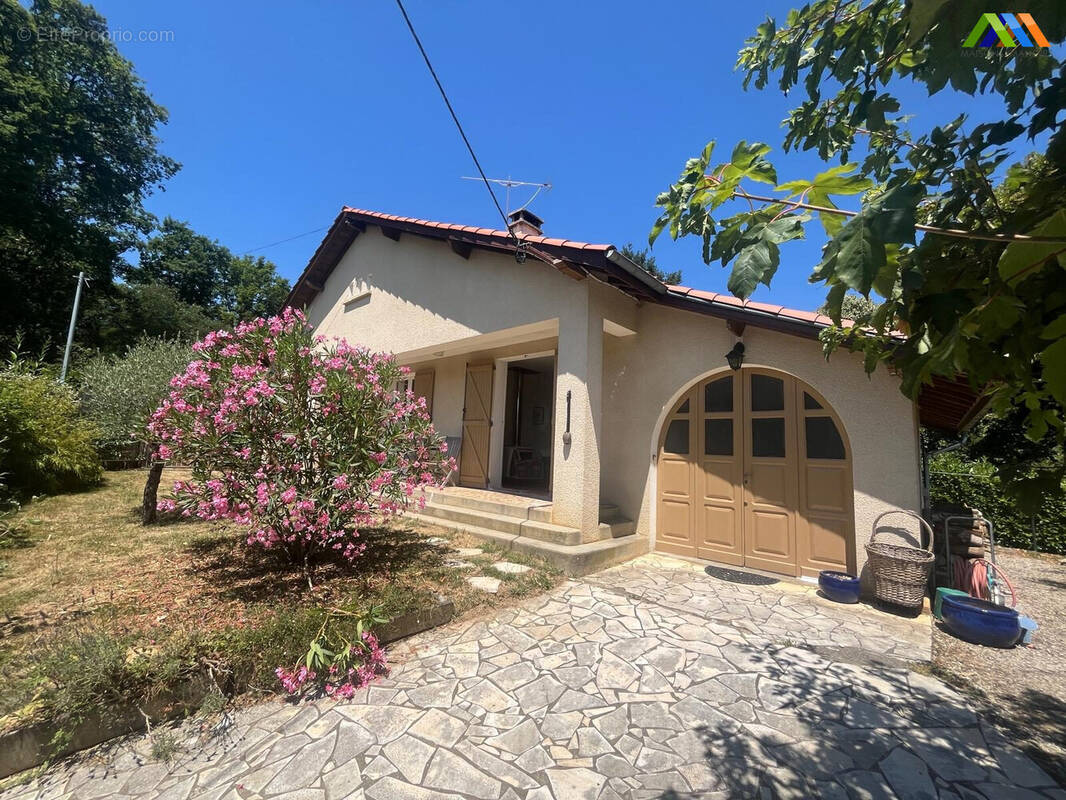 Single-storey village house with garden in Castelnau-Magnoac, Southwest France - Maison à CASTELNAU-MAGNOAC
