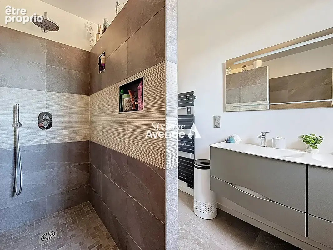 A vendre à Grasse Saint Antoine Maison 6 Pièces de148m² avec jardin, piscine et garage. - photo 9