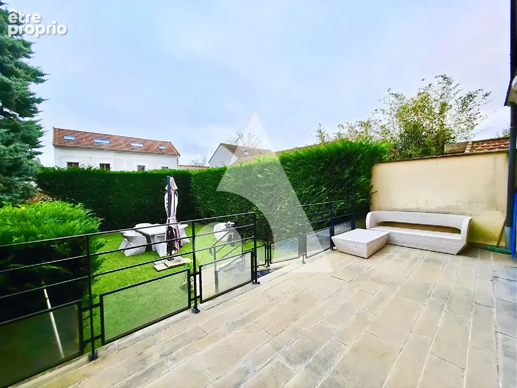 Les Muriers, Magnifique Maison 5 pièces de 150 m2 - photo 7