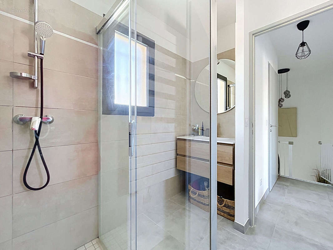 Villa contemporaine de 2017, séjour de 38m2 sur terrasse orientée sud, 3 chambres - photo 5