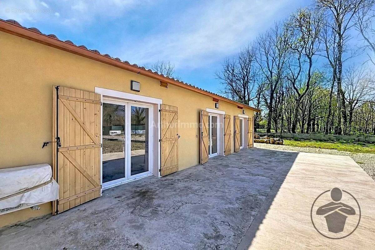 Maison à LA ROCHE-CHALAIS