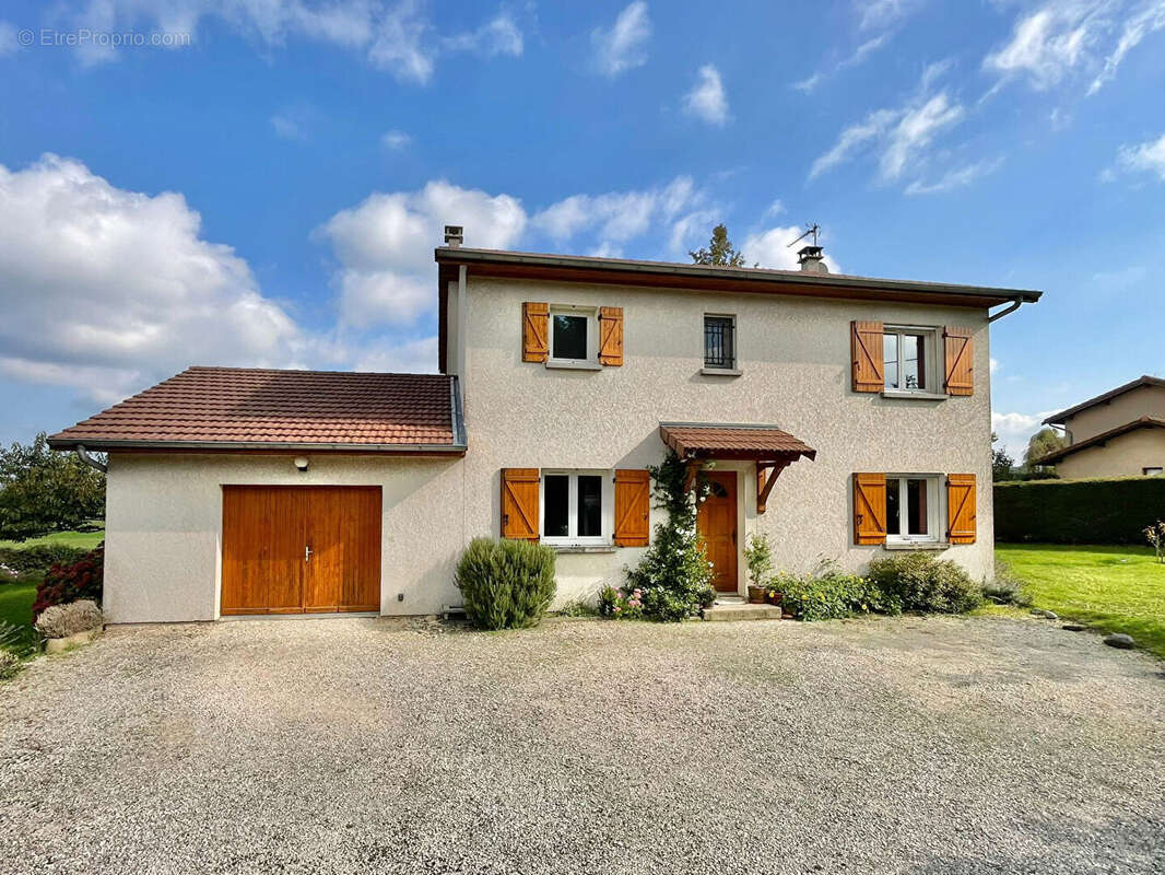 Maison à LES EPARRES