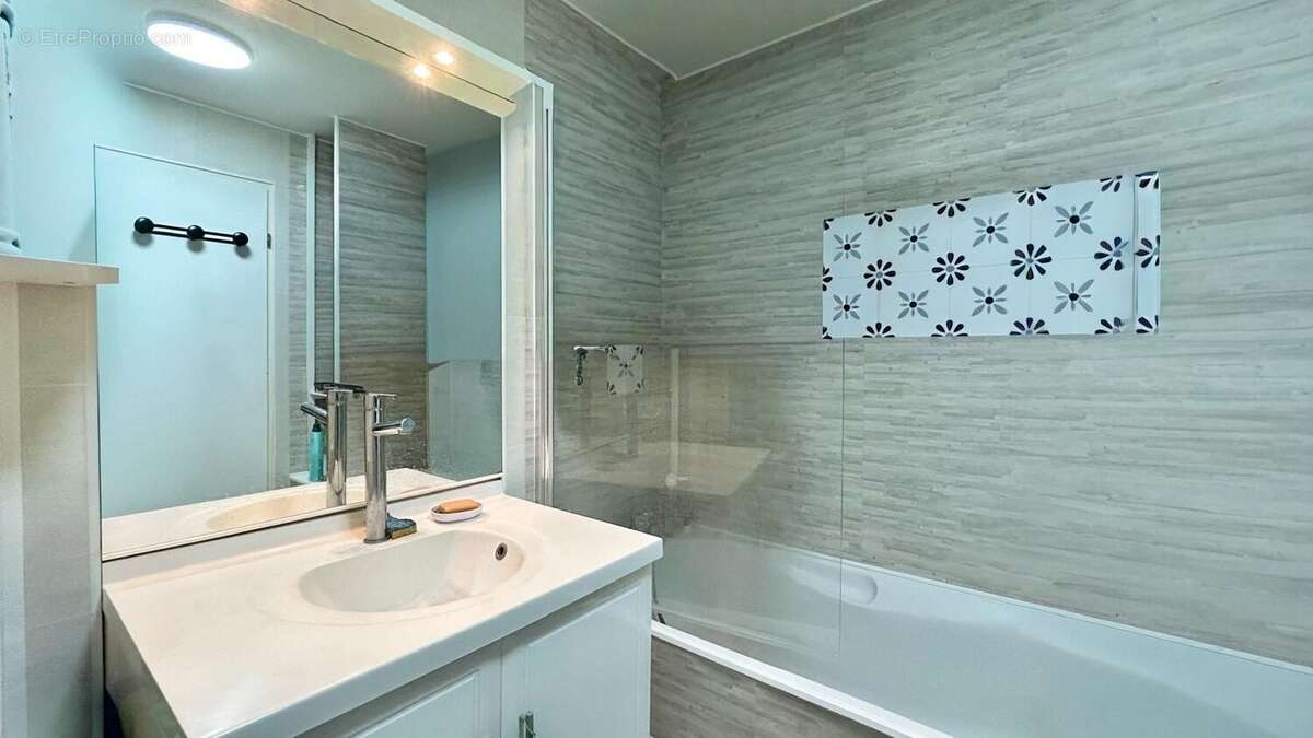 Appartement à BONNE