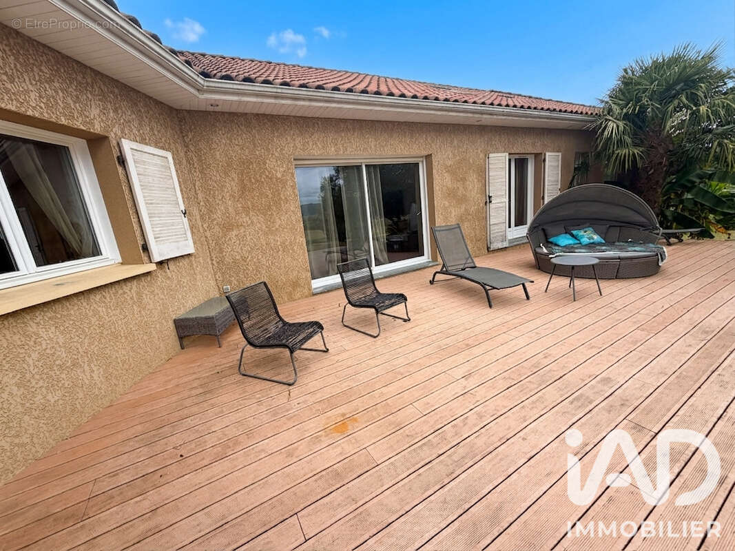 Maison 264 m² à Bordes  - photo 2