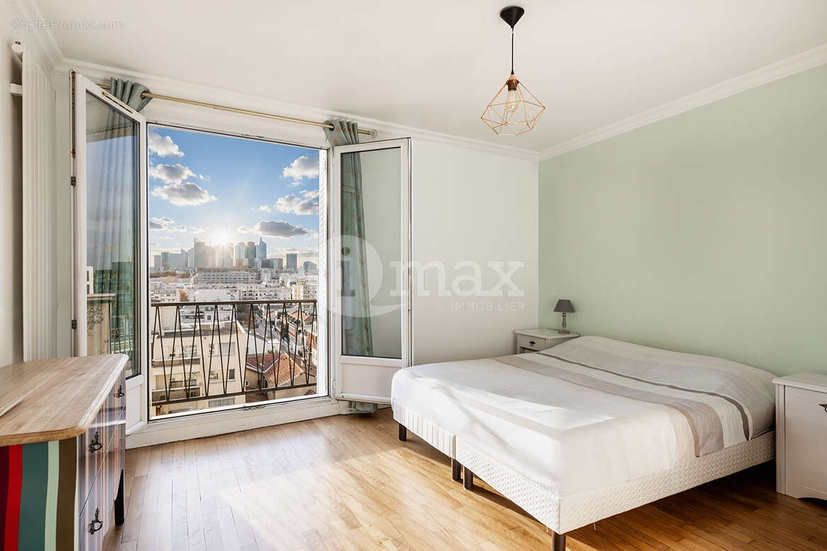 Appartement à COURBEVOIE