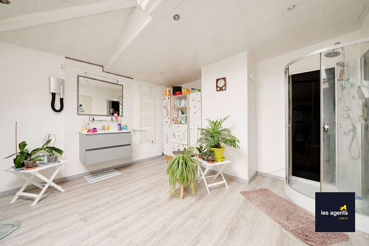 Maison à VELLE-SUR-MOSELLE